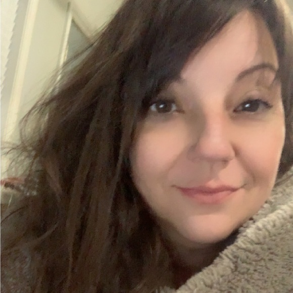 Meet your Posher, Michelle - Picture 2 of 3